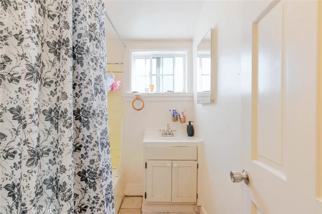 856 W 73rd Street, Los Angeles, California 90044 home-pic-7